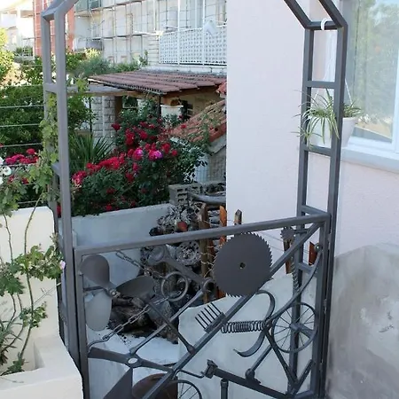 Calypso 2-Bedrooms Apartment In Supetar *